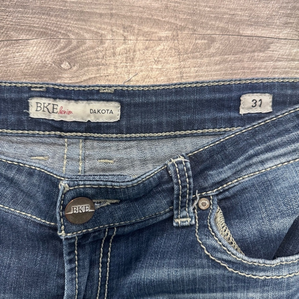 BKE Dakota Crop Capri Jean Stretch Mid Rise Medium Wash Womens Sz. 31 - Picture 6 of 8